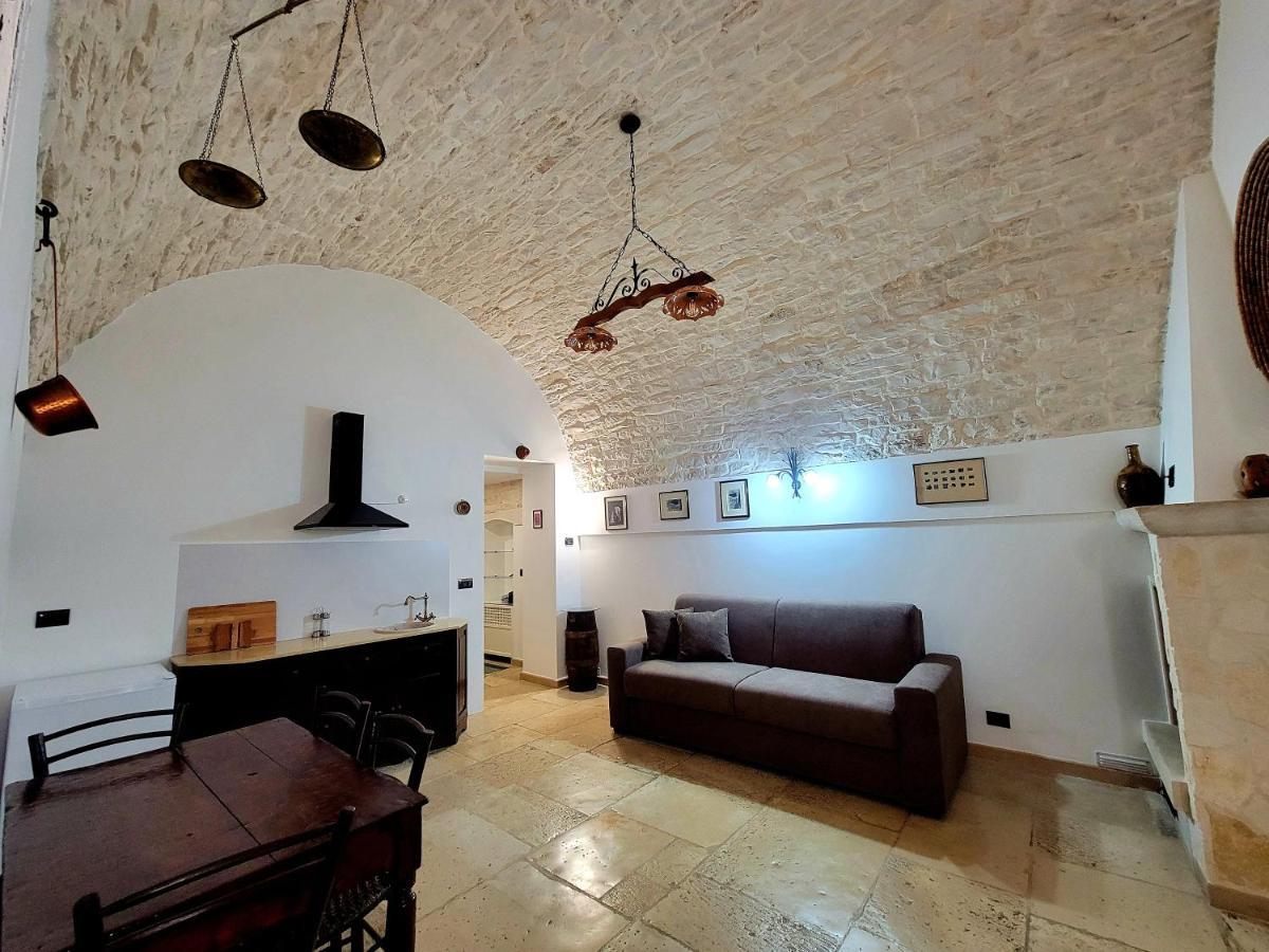 Giovinazzo Historic Apulia Old Town Stone House With Private Patio Apartment Bagian luar foto